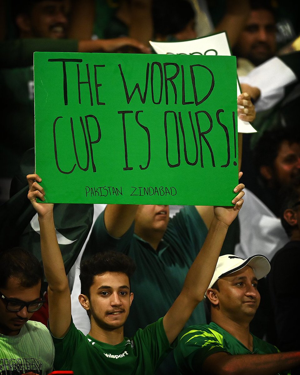 ICC's tweet photo. Strong belief from the fans that Pakistan can do it!

Are they looking into the crystal ball? 🔮

@OPPOIndia shot of the day | #T20WorldCup https://t.co/6p4VbHl1IC
