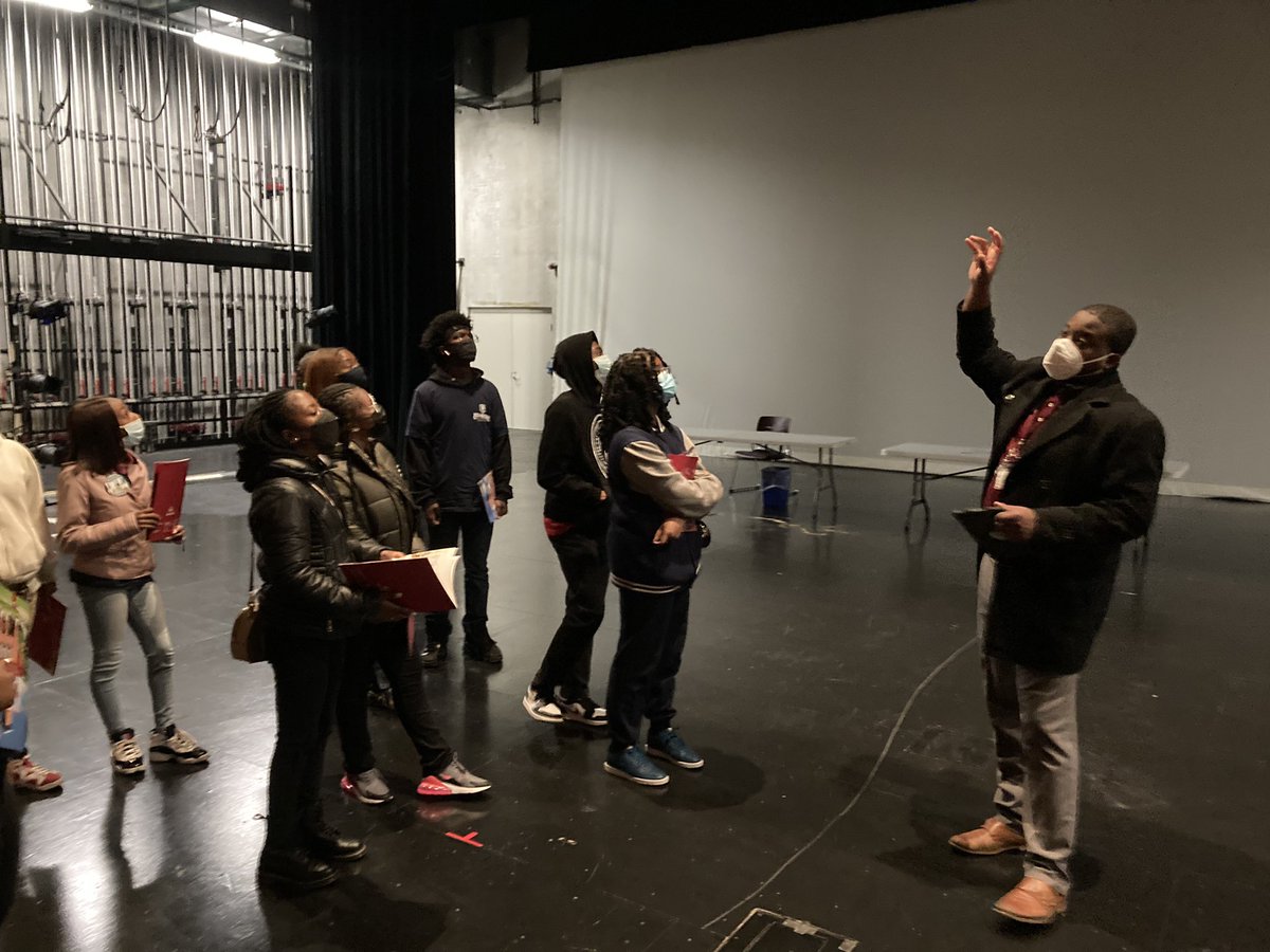 KKCAmbassadorKR's tweet photo. Today a wonder group of students from @BeNobleJCP visited our @KK_College campus. @KKCRecruiterJG and I guided them through our expansive academic facilities and workspaces.🧑🏾‍🎓👩🏼‍🏫🍎🎒#kkcdifferencemaker #kkcollege https://t.co/l9XDaCGr49