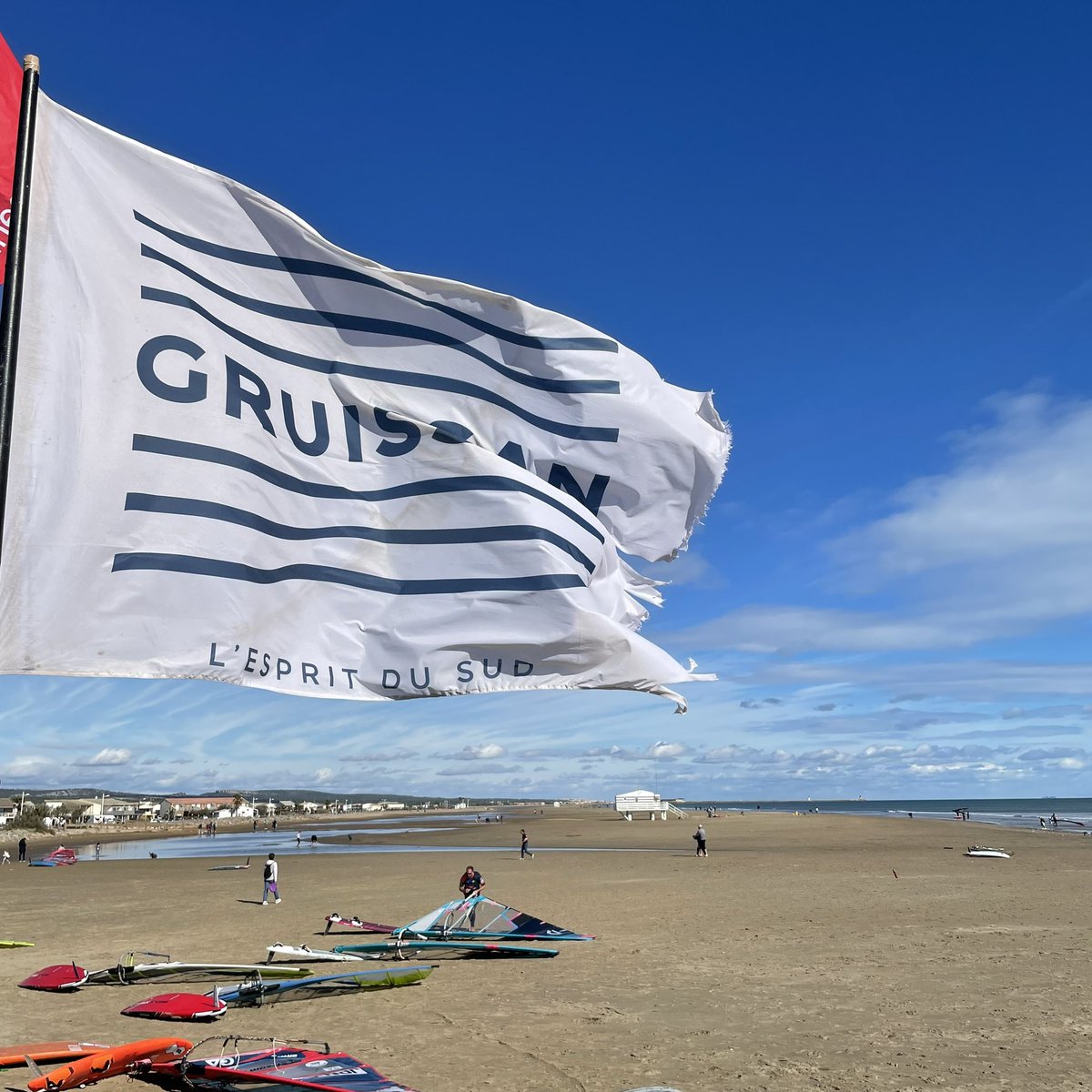 ArmelePortelli's tweet photo. Il y a le ciel, le soleil et la mer …
#deconnection 
Avec @SRosRouart on a refait le monde, et je vous promet il va être beau mais surtout #egalitaire https://t.co/maK7GELEHO