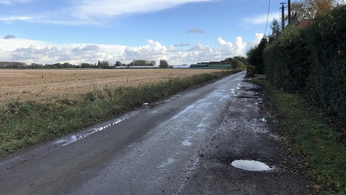 F_Desouche's tweet photo. Fleurbaix (62) : Julien, 19 ans, agressé de 7 coups de couteau sur une petite route. « Un acte gratuit et d’une grande violence » https://t.co/wQqgmstETg https://t.co/BxiYrQ7lre