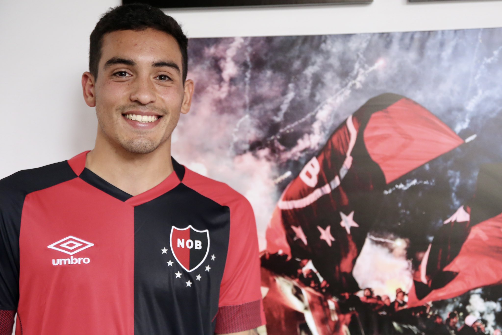 Newell's Old Boys on Twitter: "Marcos Portillo se convirtió en profesional ? El mediocampista de @NewellsJuvenil firmó su primer contrato con la institución hasta 2024 ? https://t.co/3CZMebsRUd ¡Felicitaciones! ???⚫️ https://t.co/s4oPxf9Vdy ...