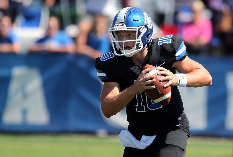 CFBNETWORK D-3 Offensive Player of the Week 

Aurora QB Gavin Zimbelman

31/43
432 Yards
7 TDs
19 Rush Yards
1 TD
63-41 Victory Over Benedictine 

📸 Rick Bamman/The Beacon-News