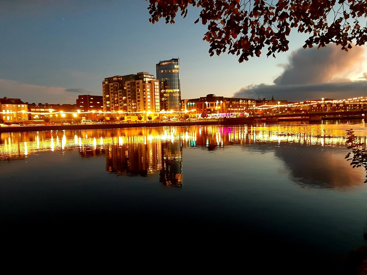 limerickcitybiz's tweet photo. We are finally beginning to get lighting right around parts of #limerick 

Makes you reach for camera. Credit to those who have made this happen https://t.co/hF9MaaNLUd