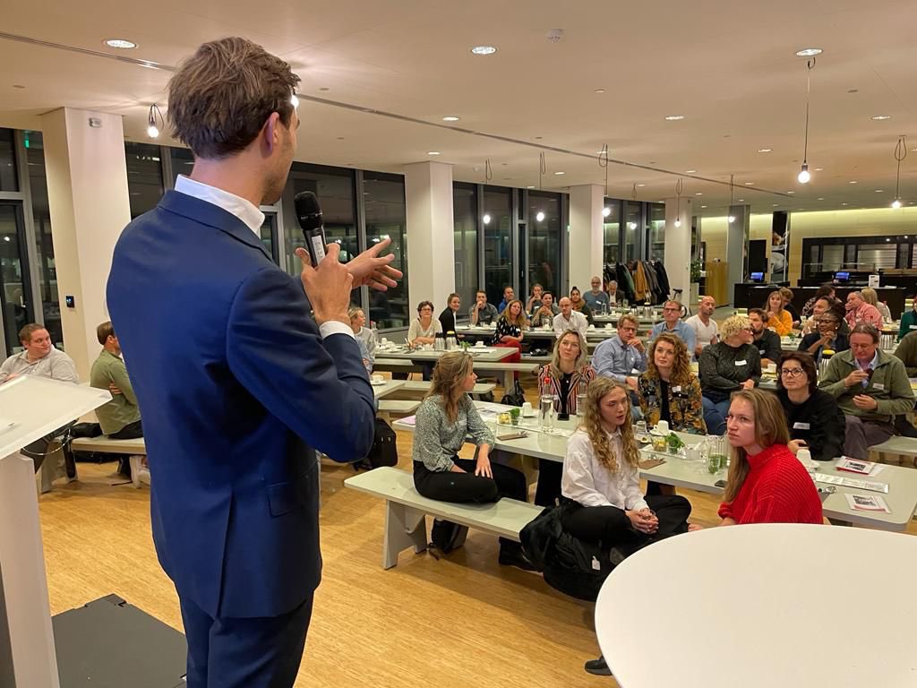 Verblijf in de opvang of beschermd wonen kan het moeilijk maken om aan een gezonde levensstijl te werken. Terwijl het juíst kan bijdragen aan werken aan herstel. Vanavond mocht ik het inspiratiediner over dit onderwerp openen. Op naar mooie ideeën 💡