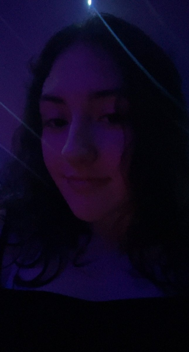 hug4beeduo's tweet photo. reusing the same pic i’ve used like 8 times bc i can’t find another one!!!! ANYWAYSSSS #FavStreamer

#bugzztwtselfieday https://t.co/EWiU4YZfZz