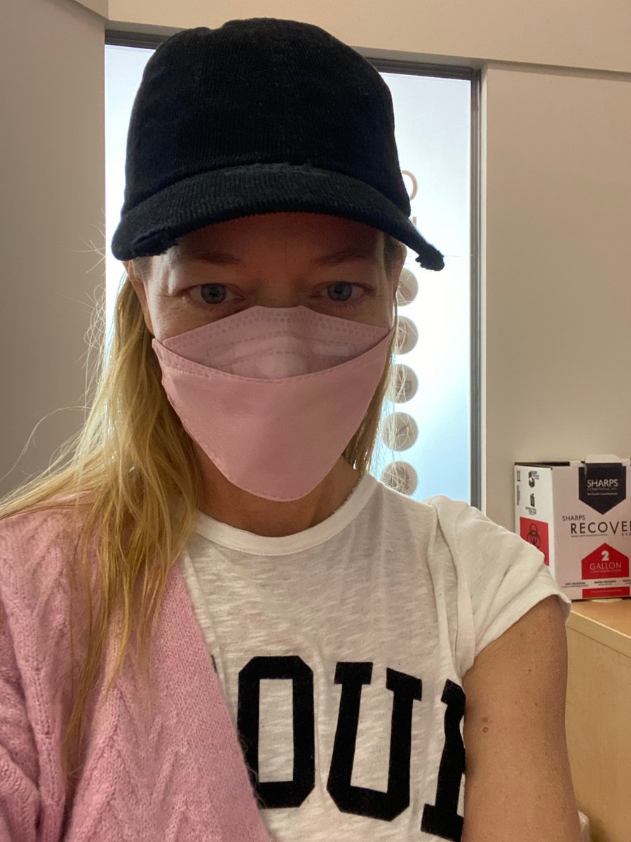 JeriLRyan's tweet photo. Got my Covid booster!!! 👍🏼
The vaccines are safe and effective at preventing severe illness/death. They are our first line of defense against this virus. 
Get your shot.
Wear a mask. 
We’re all in this together. https://t.co/IyUaoea6GI