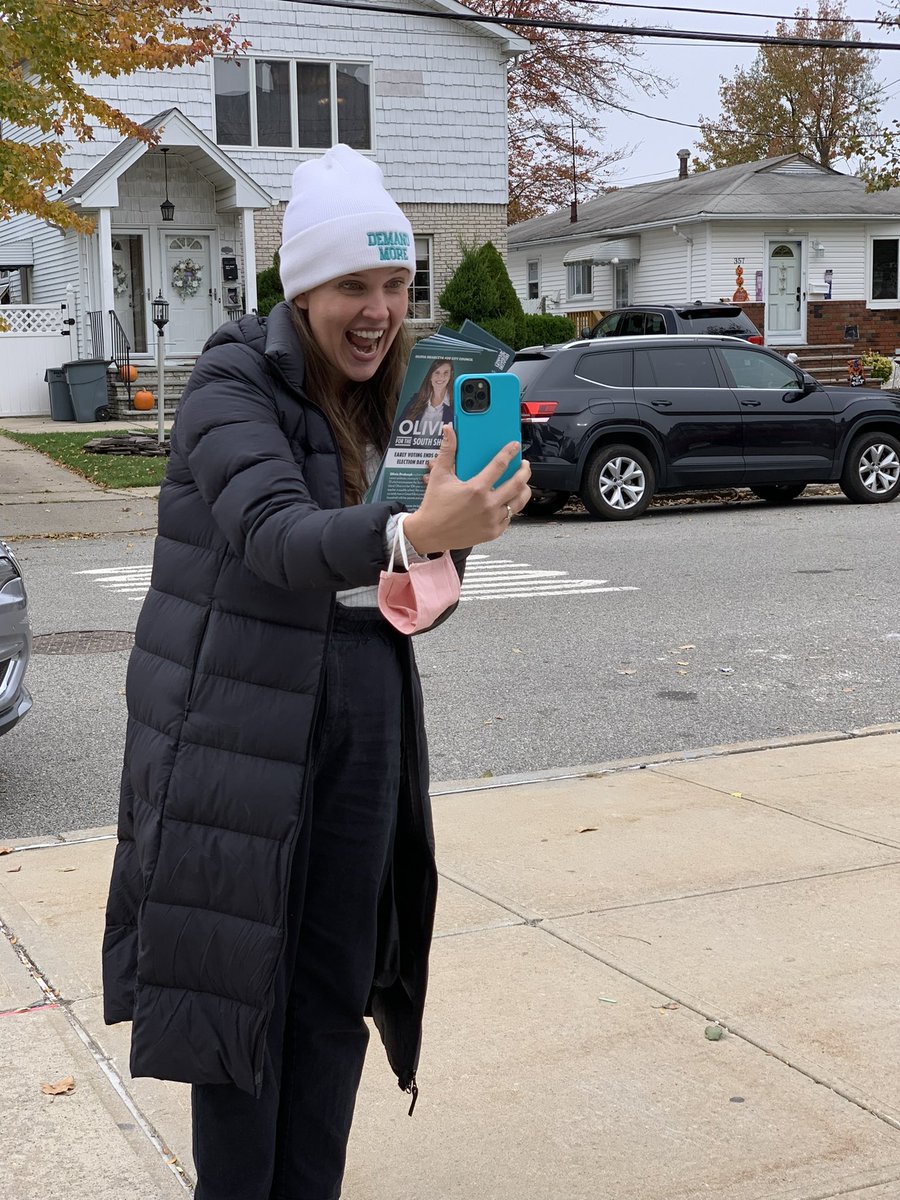 Midday poll site check in with my campaign manager, Henry, on FaceTime. He said “here are my go fish cards, now show me your palm cards” 😂 Polls Close at 9pm. 🏃🏻‍♀️🏃🏻‍♀️🏃🏾🏃🏻‍♂️