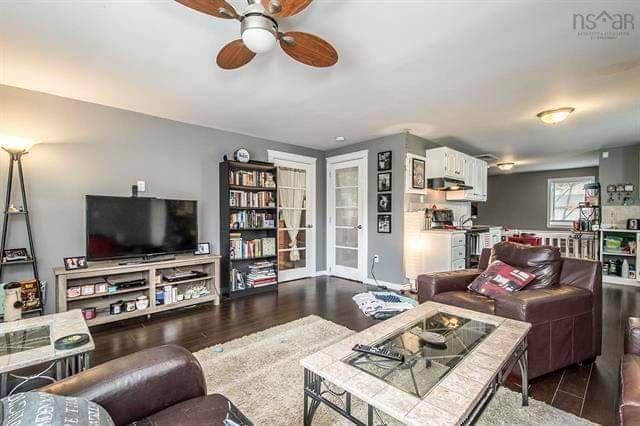 ruthhardingFRI's tweet photo. 🚨🚨 ATTENTION: Investors and buyers looking for a home with an income opportunity!🚨🚨

Reap the benefits of many upgrades, including beautiful kitchens, bathrooms, flooring, lots of storage &amp; custom shelving, fully ducted heat pump and more!

Listed at $550,000

MLS # 202126691 https://t.co/QZVZy558Ro