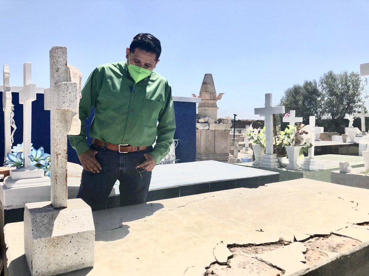LaloMaldonadoSF's tweet photo. Hoy recordamos con mucho respeto y cariño a quienes ya no están físicamente con nosotros, pero que permanecen vivos en nuestros corazones. 
#diademuertos #2denoviembre #diademuertos2021 https://t.co/EUjZvea3rt