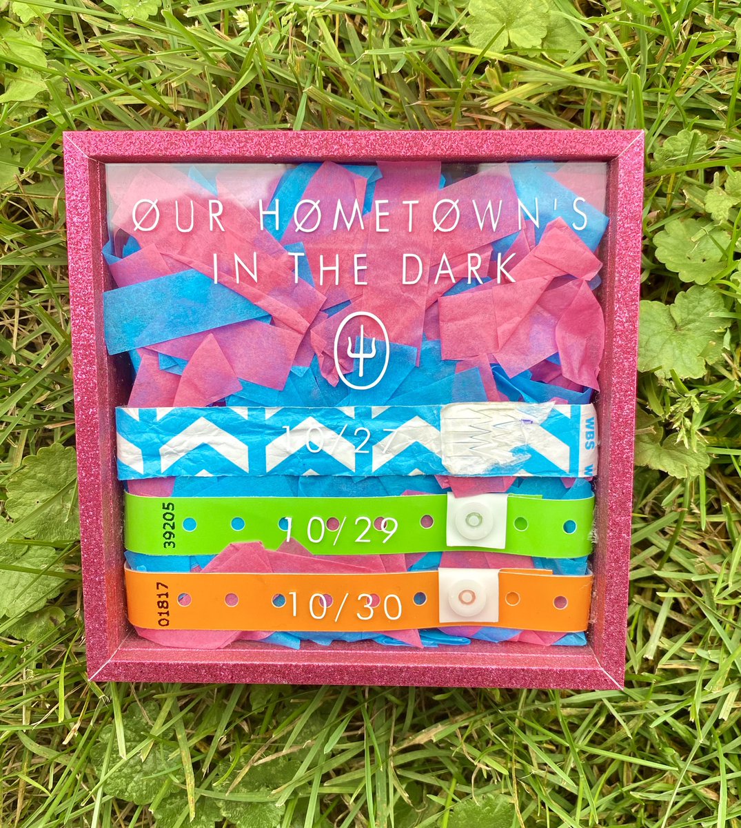 shadow box for the hometown shows 💖 #cliqueart #takeovertour #takeovercbus1 #takeovercbus2 #takeovercbus3