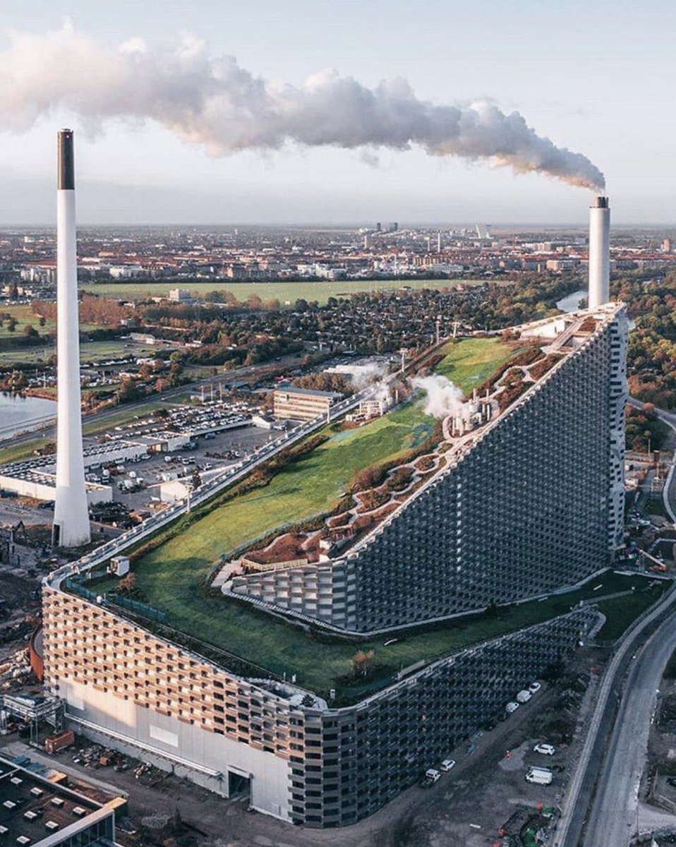 MarkTomasovic's tweet photo. Copenhill is a waste-to-energy plant in Denmark.

The plant also functions as a ski slope. https://t.co/jO2GPaLCPV