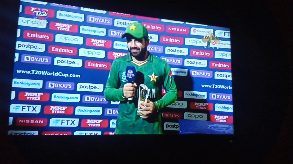 Simi_butt12's tweet photo. Man of the match.. At last, he got fruit of his efforts.. Mannn... Rizwan u beauty.. #PAKvsNAM #pak @iMRizwanPak #rizwan https://t.co/XNZzSITRtI