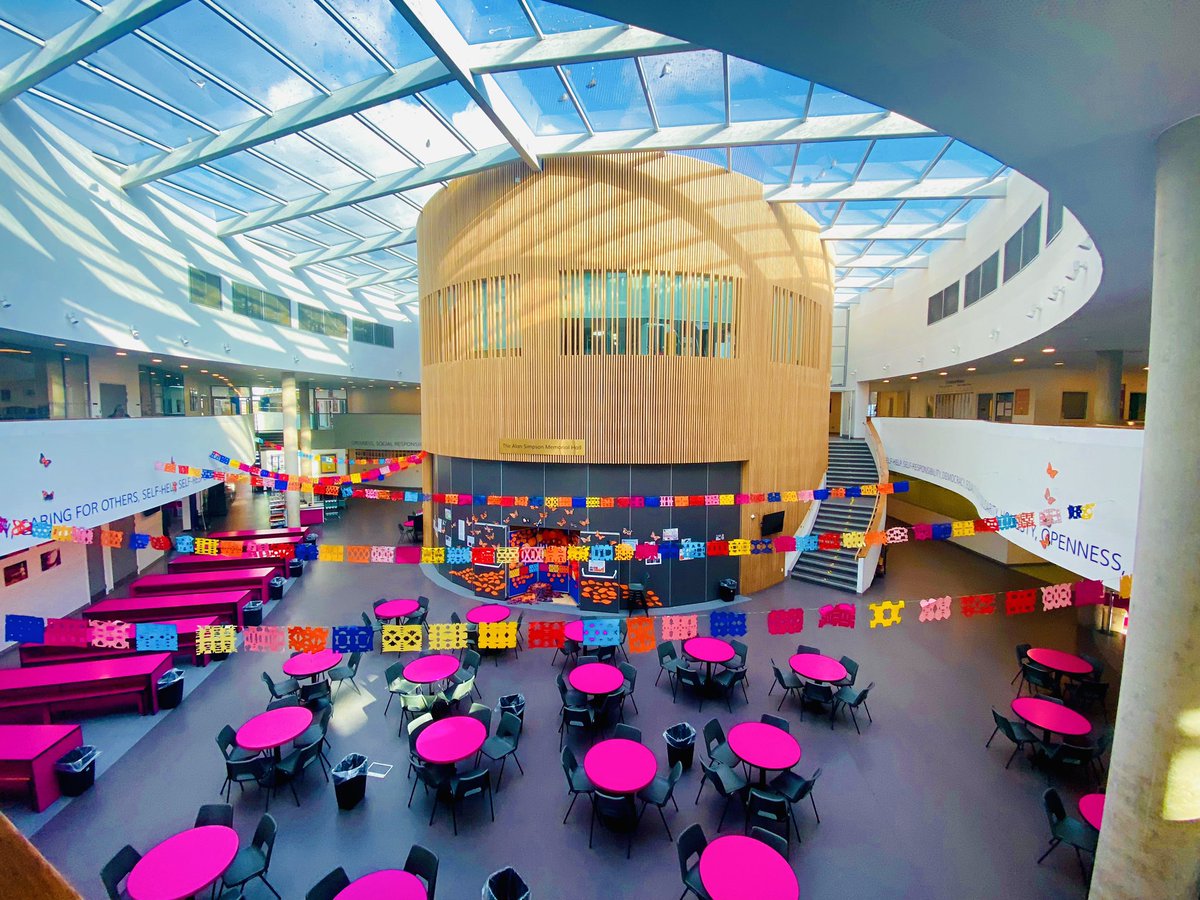 passmorescreate's tweet image. We have been looking at the Day of the Dead in yr 8 Art &amp;amp; Spanish lessons over the last term. Finding out all about how and why it is celebrated in Mexico. Our decor was created by our year 8 in lessons and our yr 10 have taken these fab photos of the displays around the school!