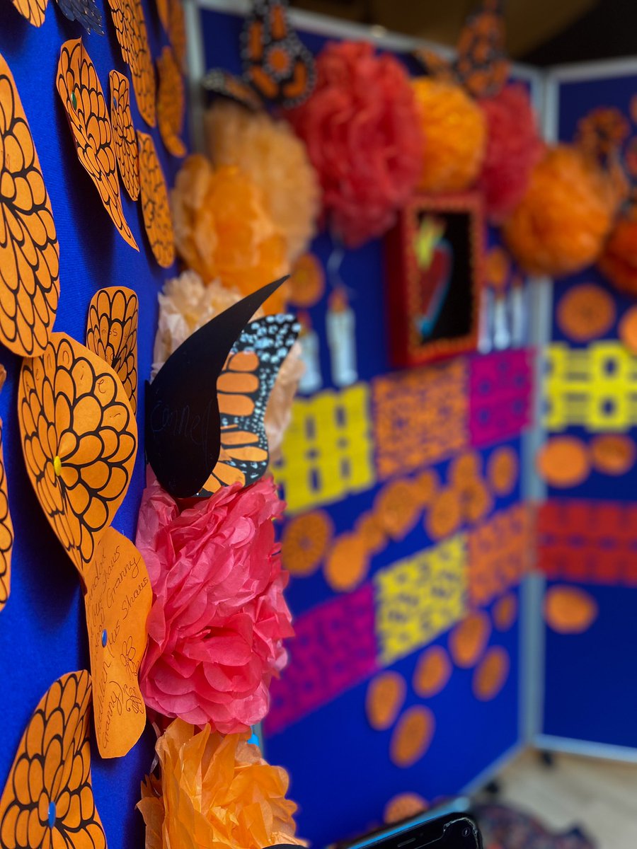 passmorescreate's tweet image. We have been looking at the Day of the Dead in yr 8 Art &amp;amp; Spanish lessons over the last term. Finding out all about how and why it is celebrated in Mexico. Our decor was created by our year 8 in lessons and our yr 10 have taken these fab photos of the displays around the school!