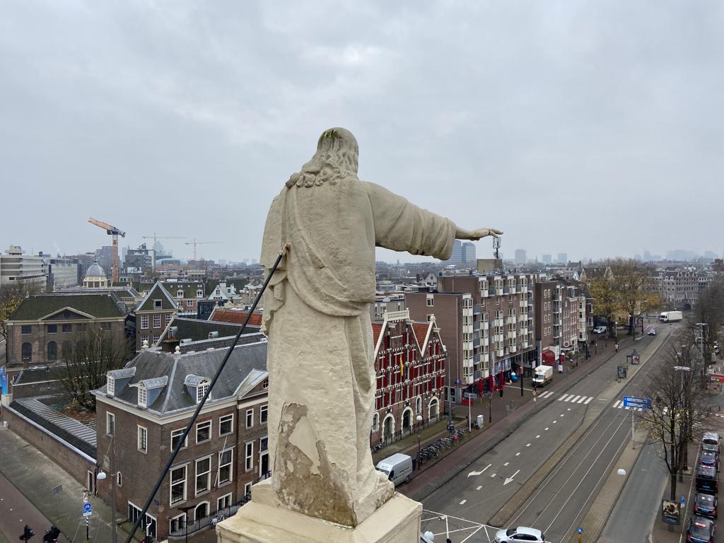 Het uitzicht vanaf de Mozes en Aäronkerk! Aanstaande zaterdag vindt u hier experts rondom juwelen, munten, penningen, bankbiljetten, kunst, antiquiteiten, juwelen en zilver. Voor meer informatie zie nationaledagvanwaarde.nl #NationaleDagvanWaarde