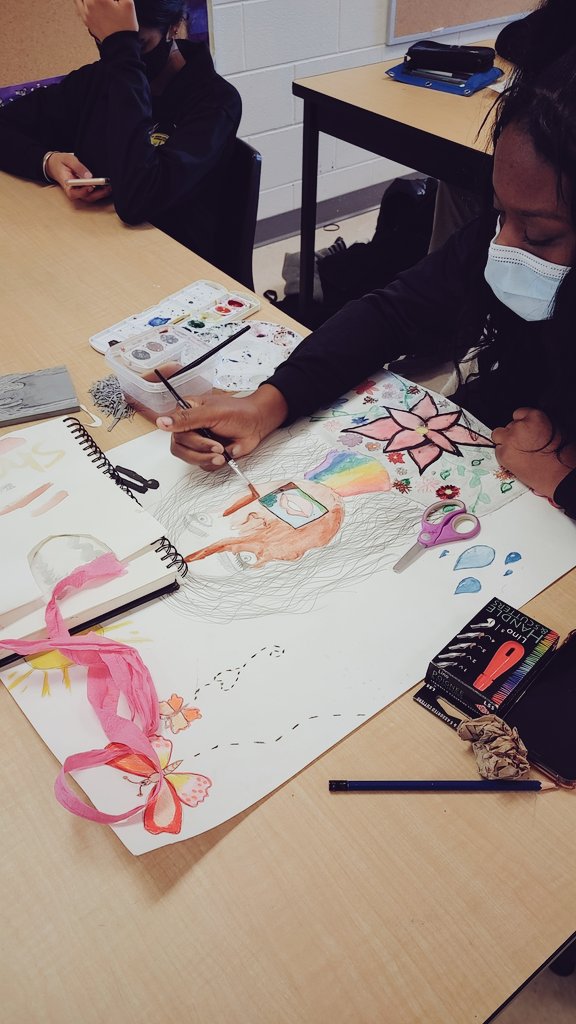 MsMierzwinski's tweet photo. So much progress and talent ๐ Self portraits are not only what we ๐ like on the outside, but who we are on the ๐! #CPTs #selfportrait #mixedmedia #culminating #skills #painting #drawing #printmaking #strochvisualarts #grade10 #Avi2o1 @StRochCSS @ROCHREGARTS https://t.co/SflLIKcbNU