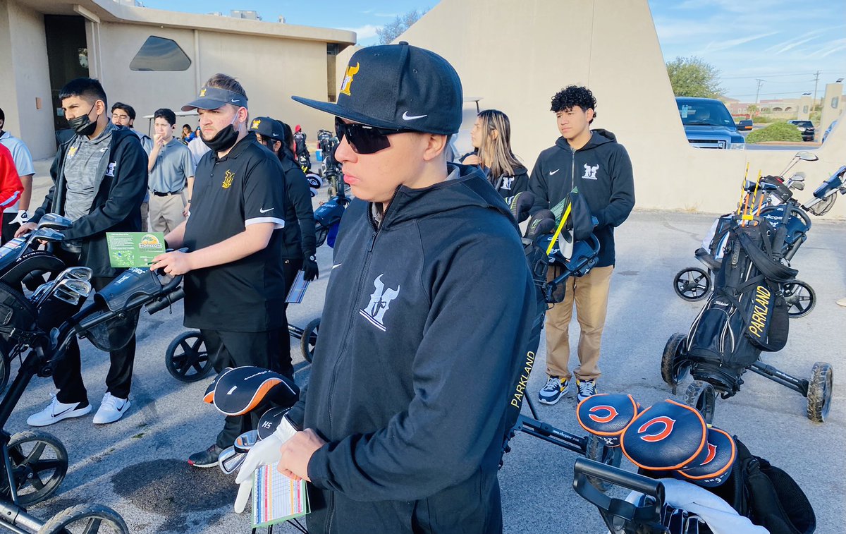 GolfMatador's tweet photo. Great day for some Matador golf🏌🏼‍♂️🏌🏻‍♀️⛳️@frontz_eric @DGonzalezYMS @JSalgado_PHS @AP_STellez @FBLAMATS @Parkland_Press https://t.co/Jt2QQuDSYF