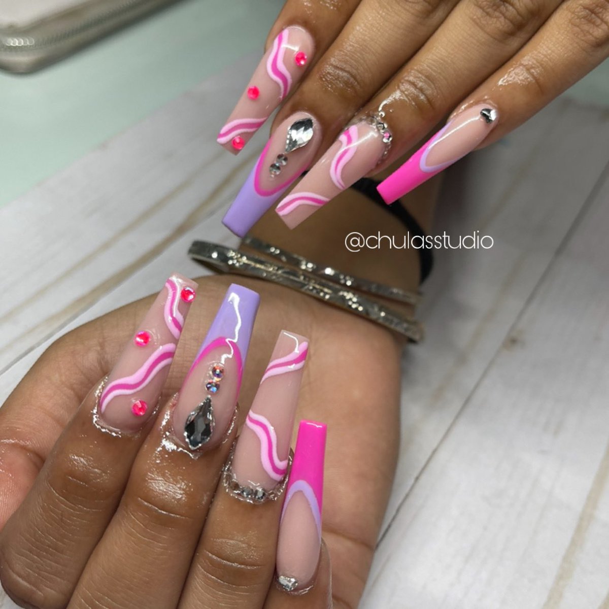 kushmamasita's tweet photo. 💖 Princess pink vibes 💗💅🏻
✨DM for Nail Appointments
instagram: @chulasstudio 🌸
facebook: Chula’s Studio 💻
📍Winston-Salem, NC
.
.
.
.
.
.
#winstonsalemmua #abstractnails #pinknails #winstonsalemnailtech #chulasstudio #swariskicrystals #winstonnails #ncnails https://t.co/DejcjPyCZI