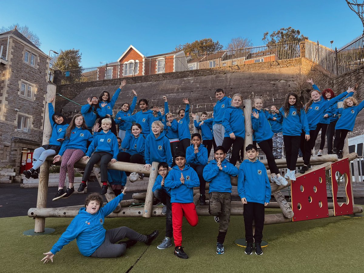TerraceRoad's tweet photo. Our Year 6 pupils from #TRPkingfishers and #TRPtoucans are proudly wearing their fabulous leavers’ hoodies that they received today - don’t they look wonderful? 💙 #TRPpv #TRPamber https://t.co/u6qvxWib8b
