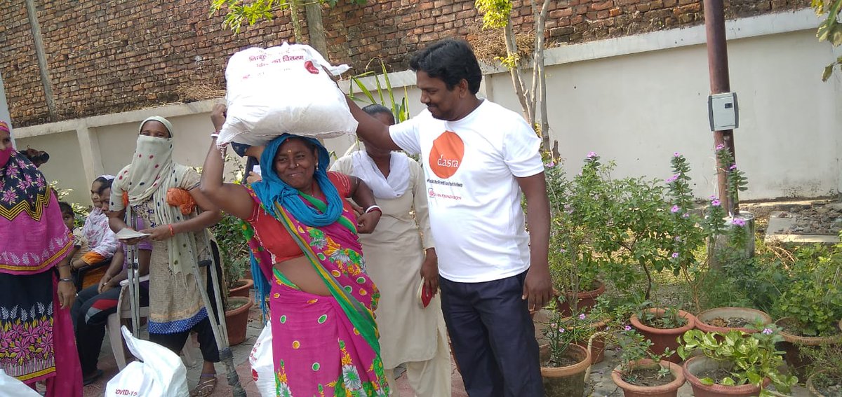 RealAnassid's tweet photo. The joy that comes in serving needy selflessly is not found elsewhere. Vigyan Foundation was quick to identify the most vulnerable families &amp; assist them with dry ration.

@VigyanF with the help of @dasra distributed over 200 ration kits which impacted 1000 members of community. https://t.co/r4g5AUjhGY