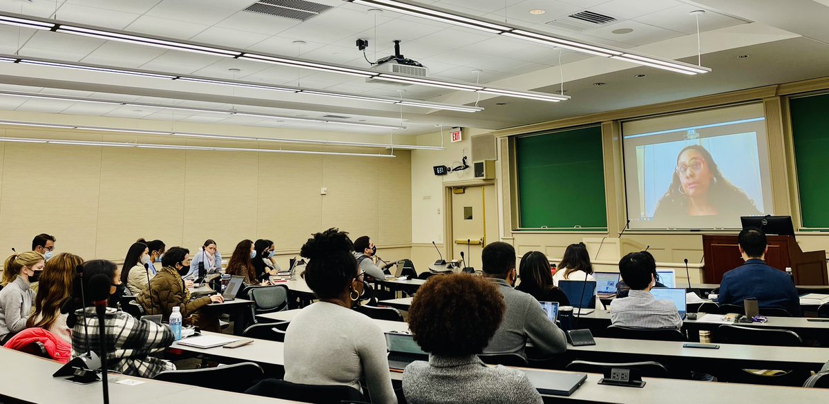 HandoftheLaw's tweet photo. Last night’s @nyulaw / @NYUStern Fashion Law &amp; Business class covering grey market and counterfeit goods. Guest speaker from @HBAfashion @SaraMBagley https://t.co/xXB6mxbAK4