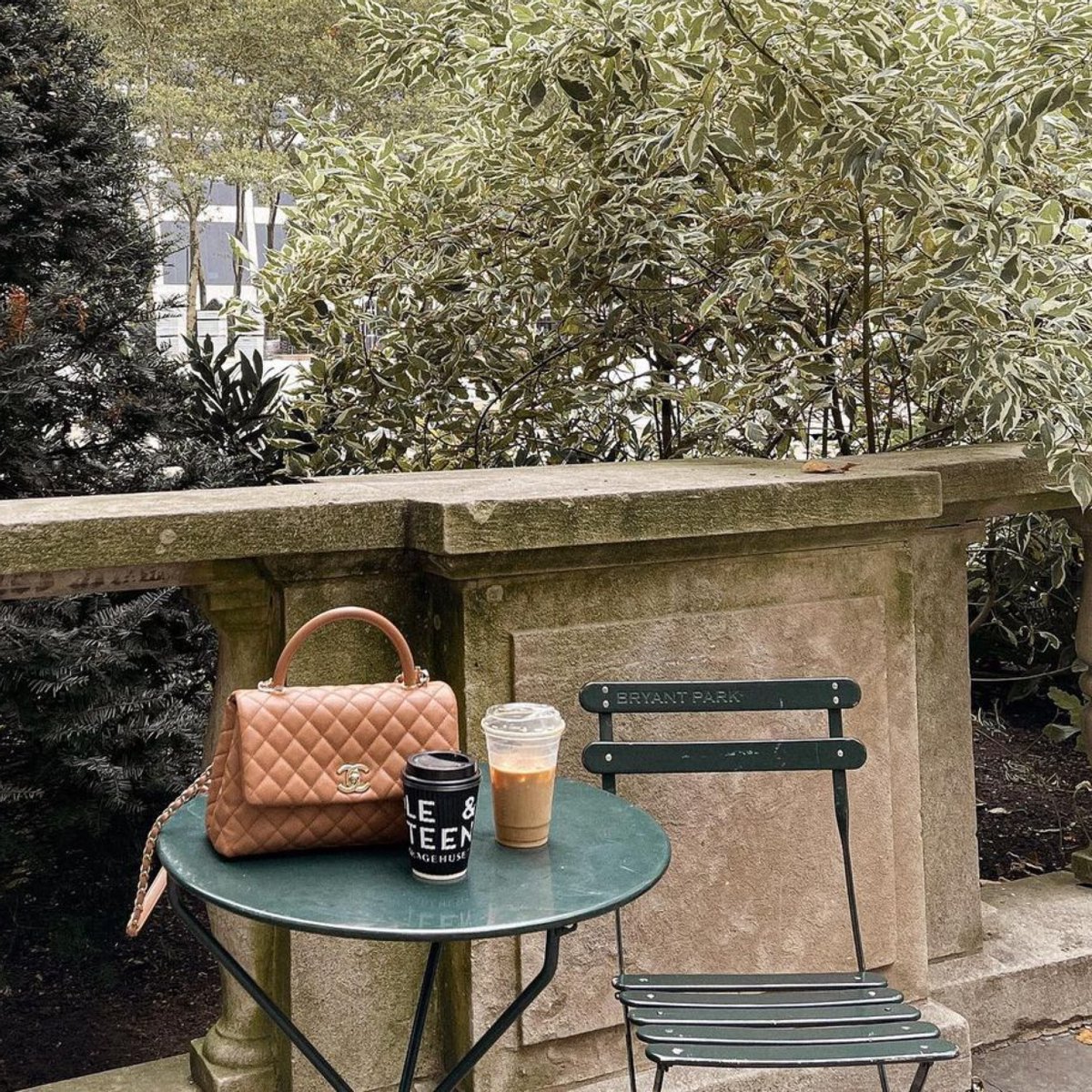 50 shades of coffee in Bryant Park
📸: @angerellla