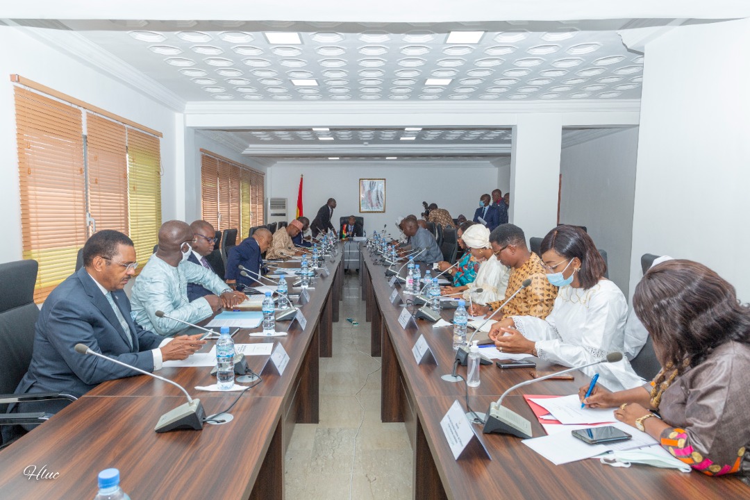 [IMAGES] Le Ministre Dr Lanciné Condé, a pris part ce mardi 02 novembre 2021 au premier Conseil interministériel du Gouvernement de transition, sous la présidence du Premier Ministre, Chef du Gouvernement, <a href="/mbeavogui/">Mohamed Beavogui</a>.

#Kibaro #Guinée #GouvGN