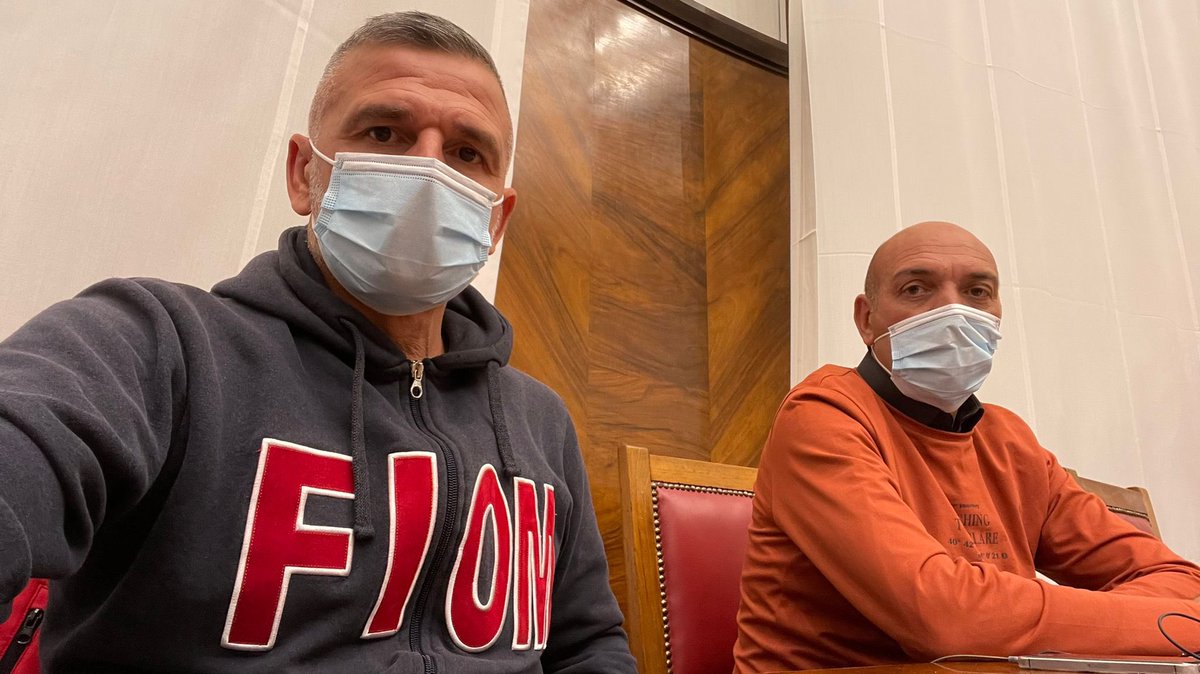 fiomnet's tweet photo. 🔴⚙️ Al via il tavolo sulla vertenza #Whirlpool di #Napoli.
La #Fiom c’è! https://t.co/nSsKs9DZmz