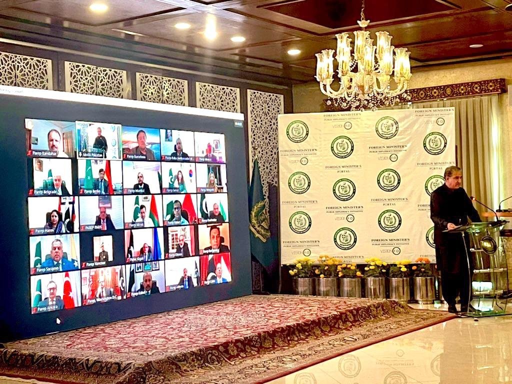 PakinNetherland's tweet photo. Under #VisionFO FM @SMQureshiPTI launched #FMPortal app for use across 114 🇵🇰 Missions covering 187 countries. It will strengthen the bond between 🇵🇰 Diaspora & Missions through feedback/complaints. 🇵🇰 Ambassadors across the globe, including @suljuk attended the event virtually. https://t.co/i7XEO3Btej