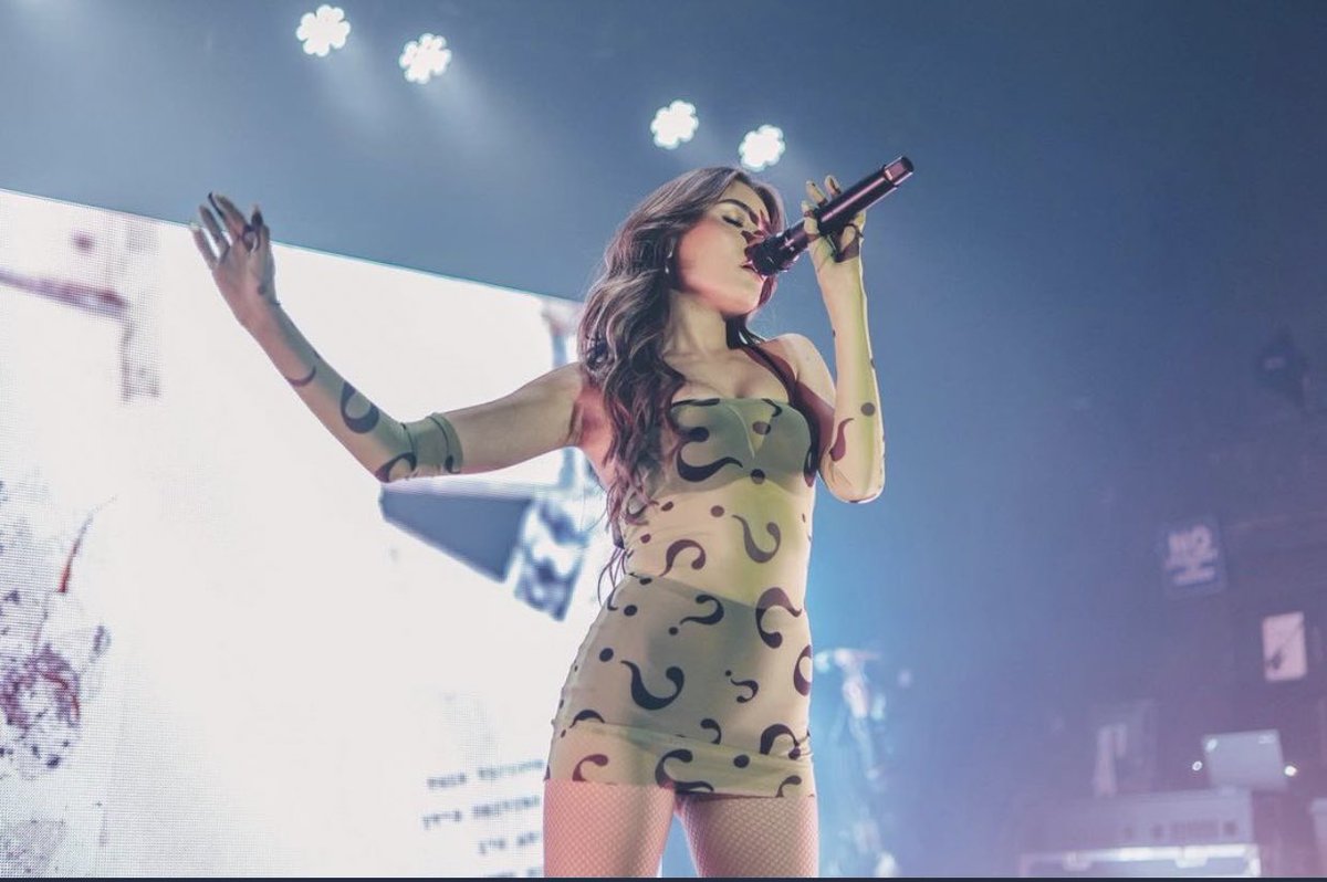 FRMadisonBeer's tweet photo. Nouvelles photos en HD de Madison Beer pendant son concert à #LSTAtlanta déguisé en Nigma (The Ridder) https://t.co/4jMlXdD2wO