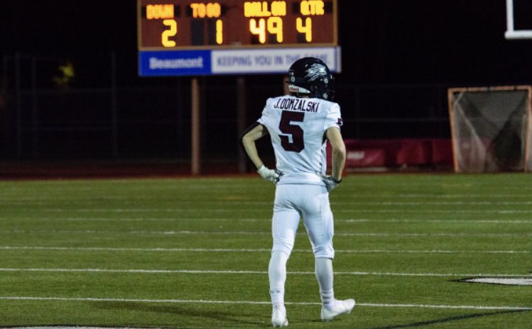 Checkout my senior year highlights💪💪hudl.com/athlete/111575…