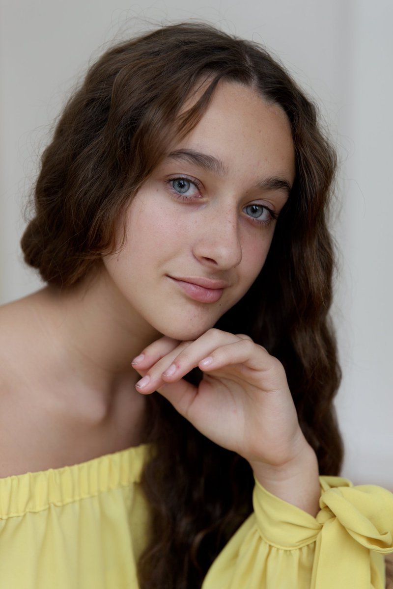 KayleeEgerton's tweet photo. Love this headshot 😍 #teenmodel #teenactress #Britishactress #actress @thedramamob photo credit @photographyby_lxa https://t.co/HozFMd5xed