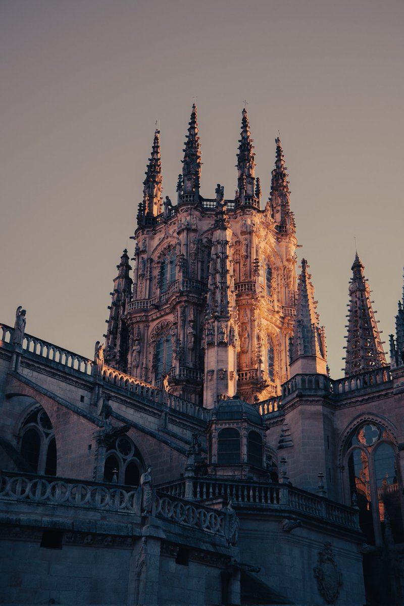 RamisSofi's tweet photo. La Catedral de Burgos vista con otros ojos https://t.co/pO0N150wVG