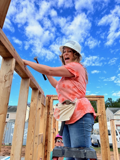monarchrealtyco's tweet photo. COMMUNITY 🏡🔨 We are so proud that several members of our team here at Monarch Realty Co. volunteered at a recent build for @habitatwake!

Our brokers have a passion for helping #BuildTheCity and we are lucky to partner with such a wonderful organization.

#HabitatForHumanity https://t.co/zzSod97SEr