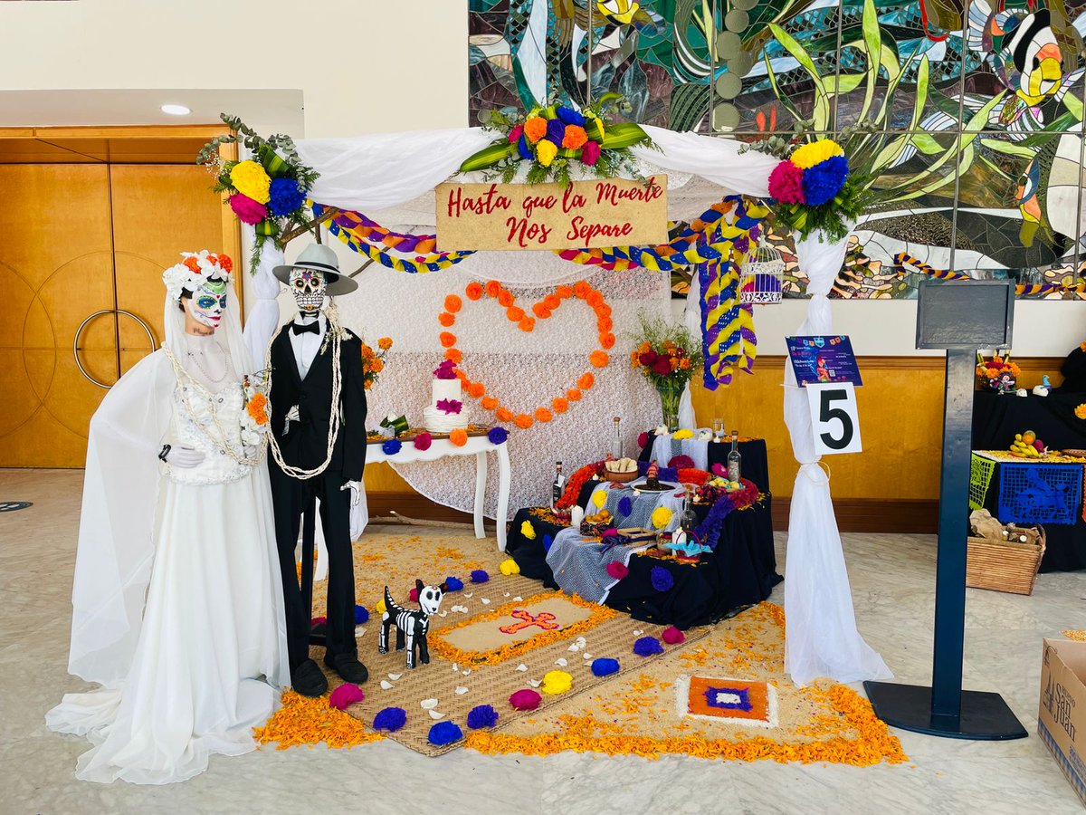 Azulixtapa's tweet photo. "Exposición de Altares de Muertos" #Azulixtapa #TradicionesMexicanas https://t.co/DSjoq0ajIV