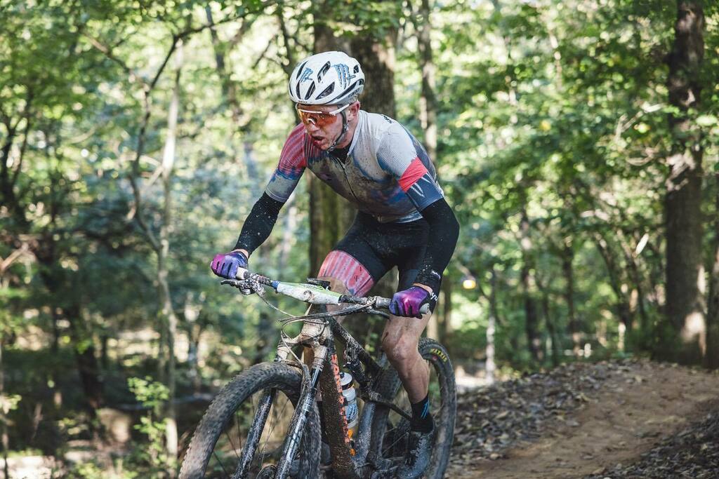 Keegels99's tweet photo. Off season hasn’t been super exciting this year (no braap 🏍😭) .... But happy to be healing up rather quickly! My lip is back in one piece and my broken hand is slowly coming back together 🦴👌🏻. Chomping at the bit to get back to it 😉

#htsqd #rapha #s… https://t.co/VqXB1b8Mlh https://t.co/AbSdinxx3n