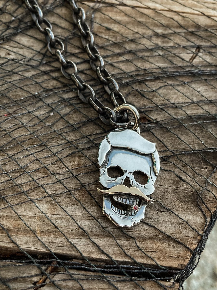 rideranksilver_'s tweet photo. Puff, puff, pass

Sterling silver skull pendant with a 10k gold mustache and 2mm ruby with a handmade solid sterling chain https://t.co/XMbWHILFkK