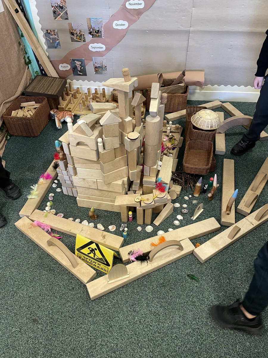 Every single block and loose part we have was used to create this masterpiece today 👏❤️👏 #PlayisthewayFC #blockplay @FalkirkFroebel