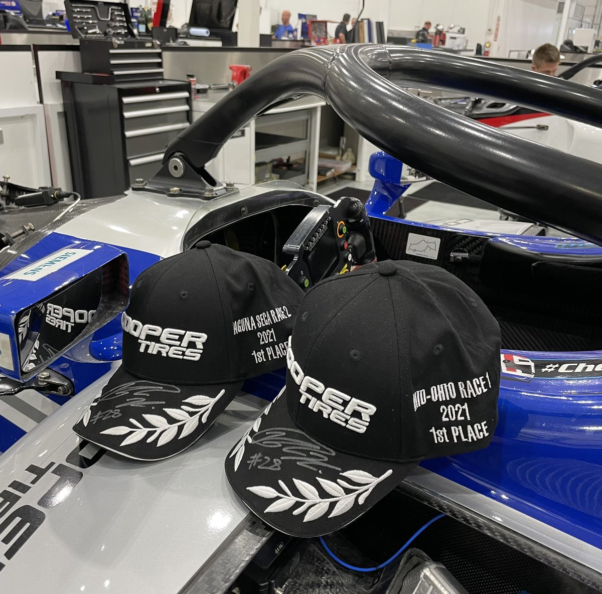 Giving away 2 signed race winning hats from this years @IndyLights championship — Like and Retweet to win!! @FollowAndretti