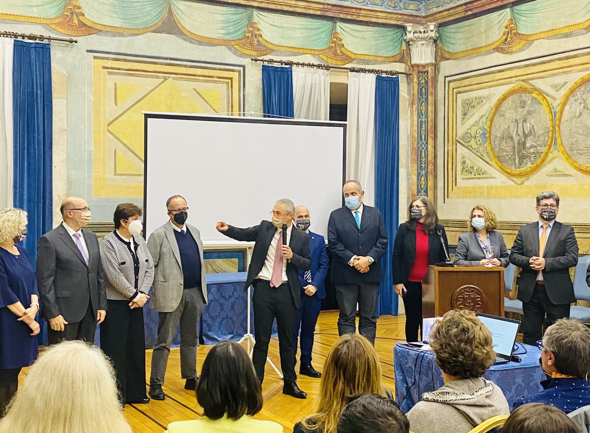 SomosFuturoUSAL's tweet photo. Presentación de equipo y programa del candidato a Rector de la Universidad de Salamanca, Ricardo Rivero. 

@usal @RicardoR_Usal 

#RicardoRiveroRector #ConstruyendoFuturo #EleccionesRectorUSAL https://t.co/uBMPCyf7rs