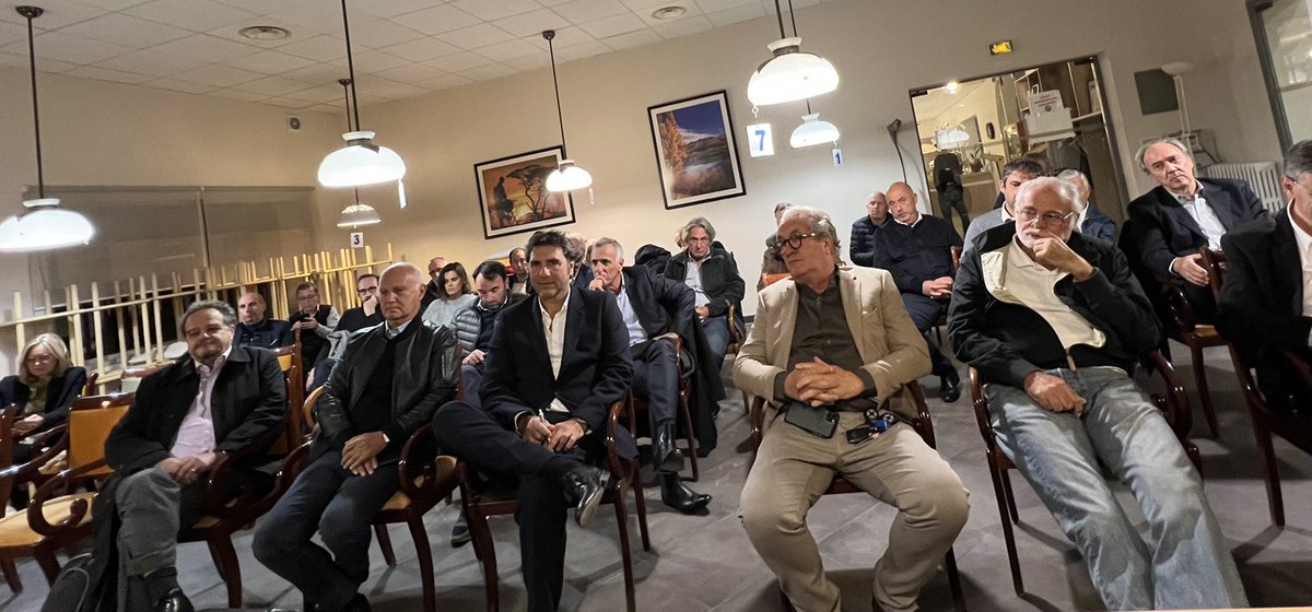 PRenaudi's tweet photo. La Team @UPE_06 💪✨est au @NICELTC  à la rencontre des entrepreneurs niçois en mode campagne pour les élections @CCIcotedazur avec @laurentlachkar @JpSavarino @MessinaCedric @GastaudFabienne @Ilanniddam @JessicaBovis https://t.co/wPMF8adbrt