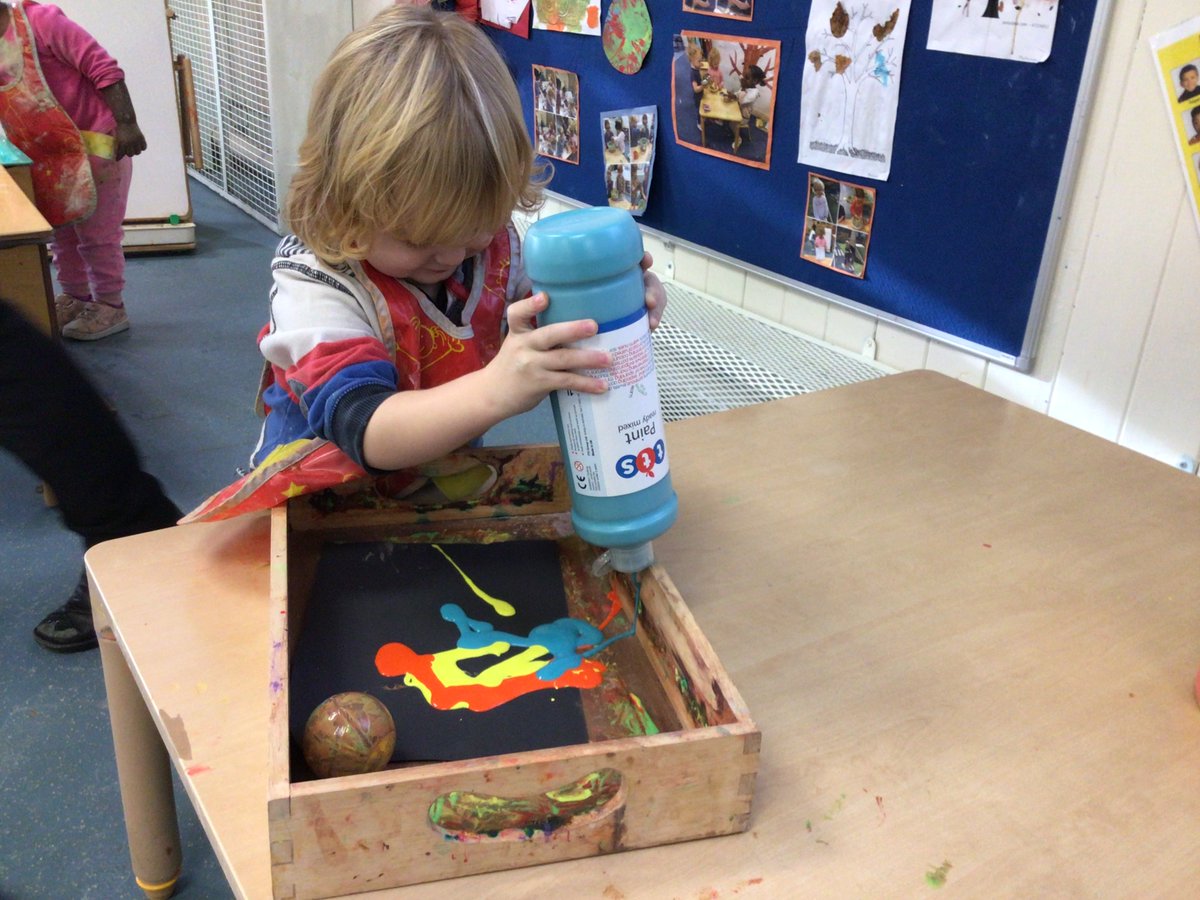 Nurseryboule's tweet photo. Colourful firework pictures today. #Splat #ChoosingColours #BeSafeOutThere https://t.co/Nl6aygYFh2