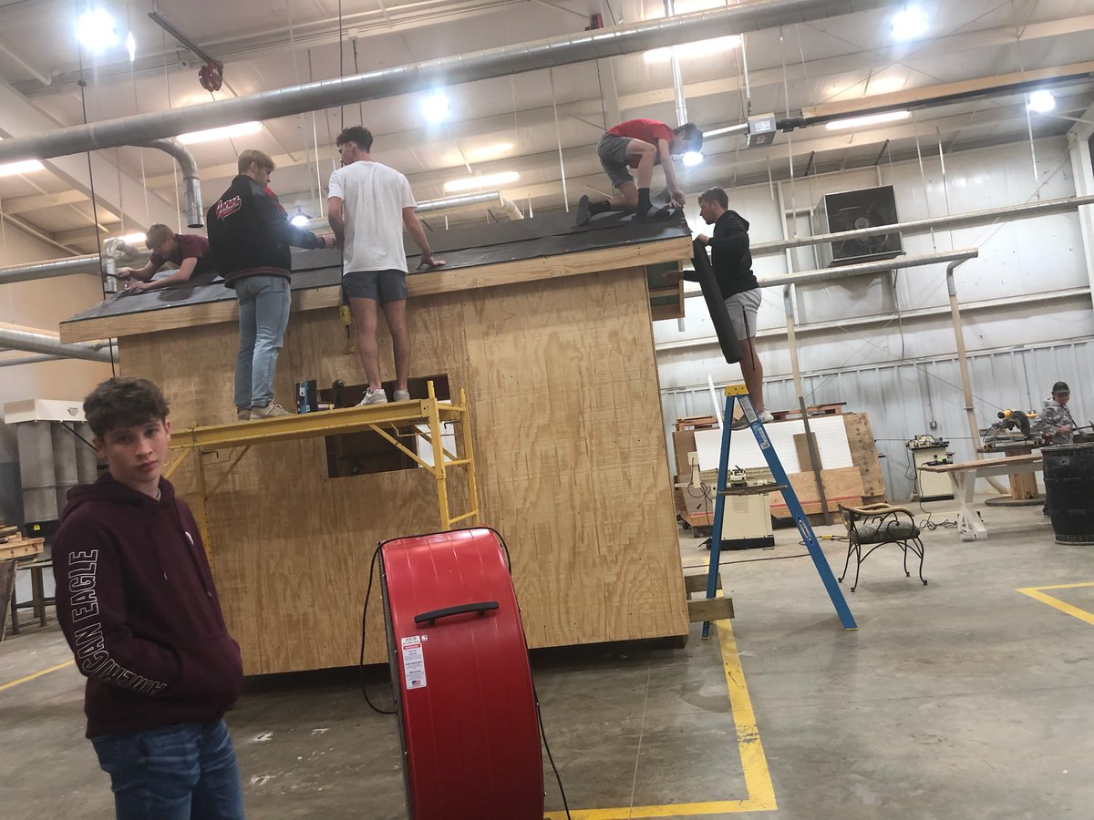 KhsWildcats's tweet photo. Kirbyville HS Construction Class hard at work. #KHS https://t.co/SGZKaK4wWn