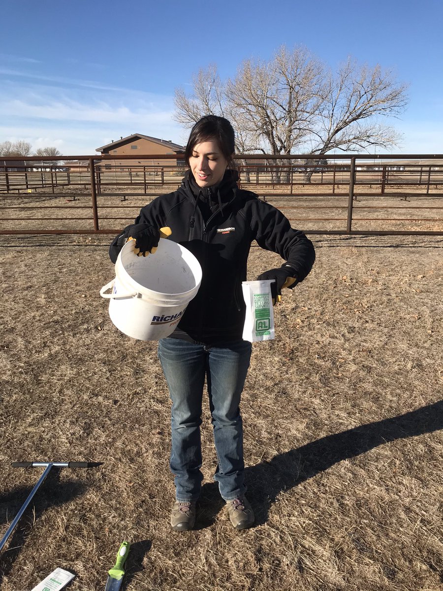 N_Neubauer's tweet photo. Thank you Mallory from @Richardson_INTL Dunmore for visiting the  @irvine_school Agriculture Discovery Centre to collect soil samples and explain the connection between soil fertility and growing food! @PrairieRoseSD8 https://t.co/2naRwtiMeH