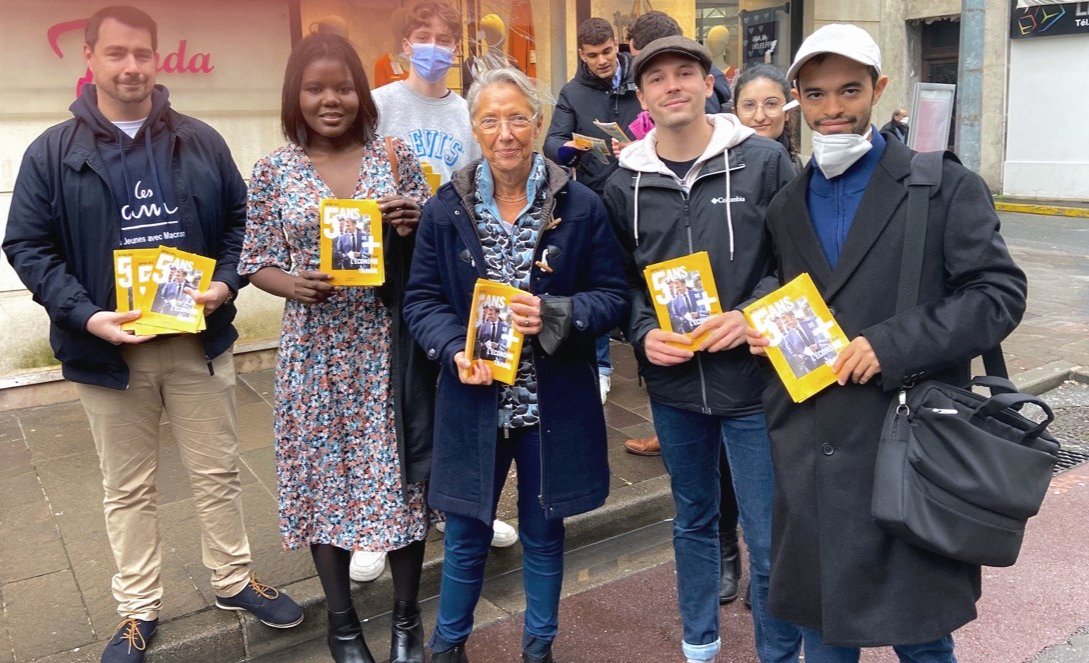 Flo_780's tweet photo. Retour sur une semaine de mobilisation dans les #Yvelines, avec marcheurs et #Jam78 tractages, PAP, phoning, toutes les raisons sont bonnes pour aller à la rencontre des #Francais pour partager le bilan @EmmanuelMacron
#Versailles #Poissy #SaintGermain
#5ansdeplus #Macron2022 https://t.co/EeSs7MY2hF