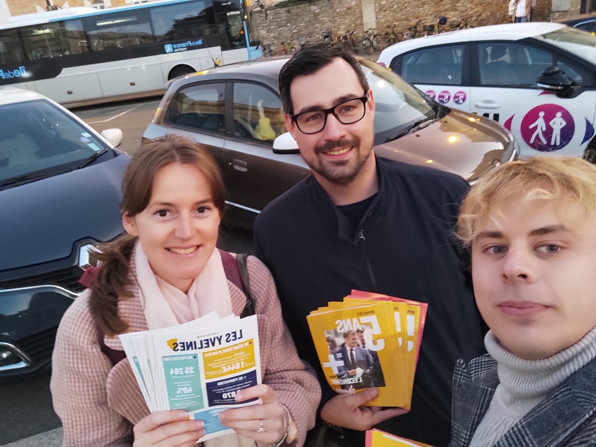 Flo_780's tweet photo. Retour sur une semaine de mobilisation dans les #Yvelines, avec marcheurs et #Jam78 tractages, PAP, phoning, toutes les raisons sont bonnes pour aller à la rencontre des #Francais pour partager le bilan @EmmanuelMacron
#Versailles #Poissy #SaintGermain
#5ansdeplus #Macron2022 https://t.co/EeSs7MY2hF
