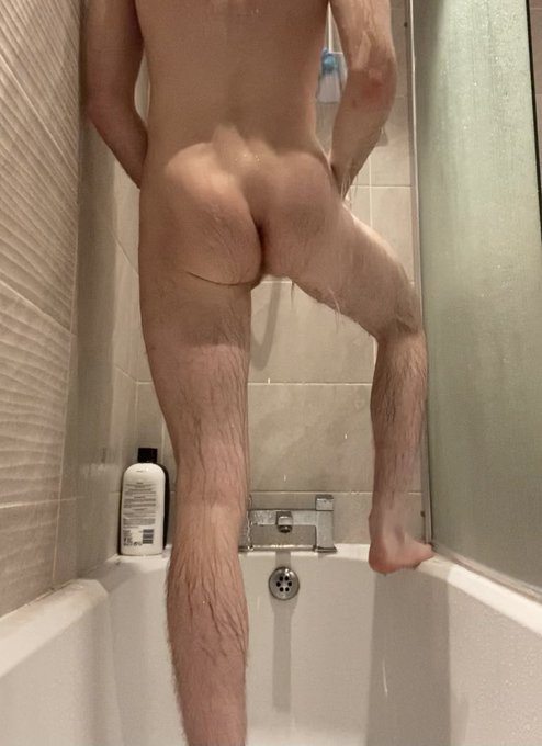 2 pic. A few cheeky screenshots from the video I uploaded to my #onlyfans last night #gay #ass #wank