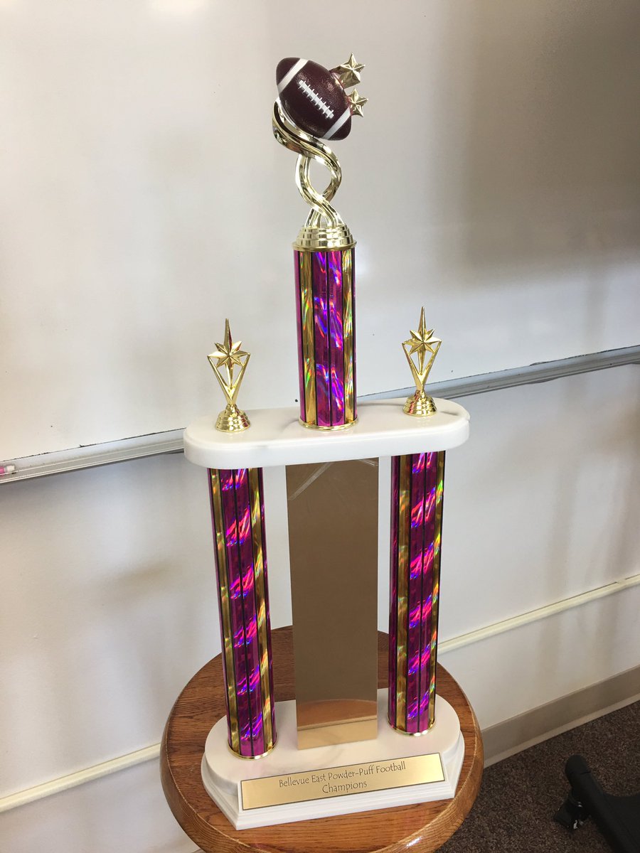 ✌🏼sleeps until the big game! Who’s going to win the 12th annual powderpuff game? Class of ‘22 or ‘23?? Join us on Thursday @ 6pm under the lights at Chieftain stadium.