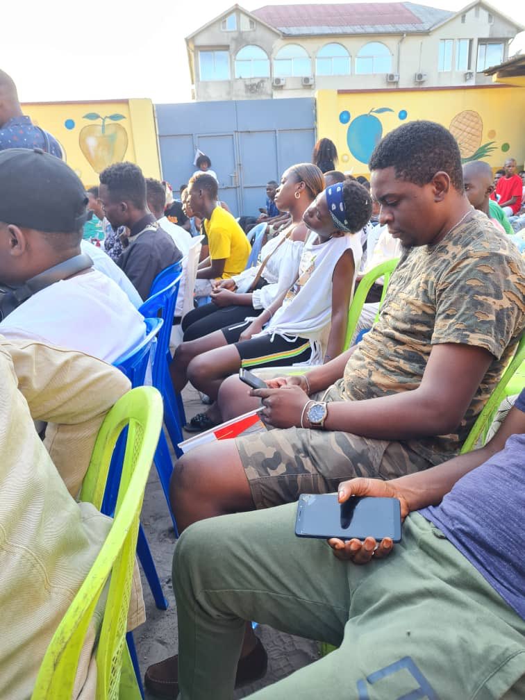 MambueniNdangi's tweet photo. Ensemble avec la population de la Funa pour remercier l’honorable  @VitalKamerhe1 pour notre nomination ainsi que le SG @BillyKambale1 5 étoiles 🌟 pour notre proposition...

@JolMongu2 @yohanjba @KKamerhe @RmyBongungu1 @RobertMbungu3 @KamusakyJossar1 @YNdjoli @EsperanceKam https://t.co/tdXNAQDu27