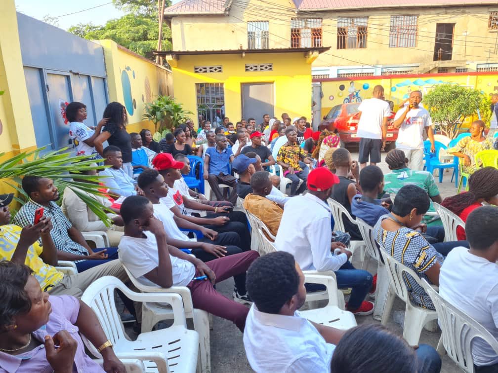 MambueniNdangi's tweet photo. Ensemble avec la population de la Funa pour remercier l’honorable  @VitalKamerhe1 pour notre nomination ainsi que le SG @BillyKambale1 5 étoiles 🌟 pour notre proposition...

@JolMongu2 @yohanjba @KKamerhe @RmyBongungu1 @RobertMbungu3 @KamusakyJossar1 @YNdjoli @EsperanceKam https://t.co/tdXNAQDu27
